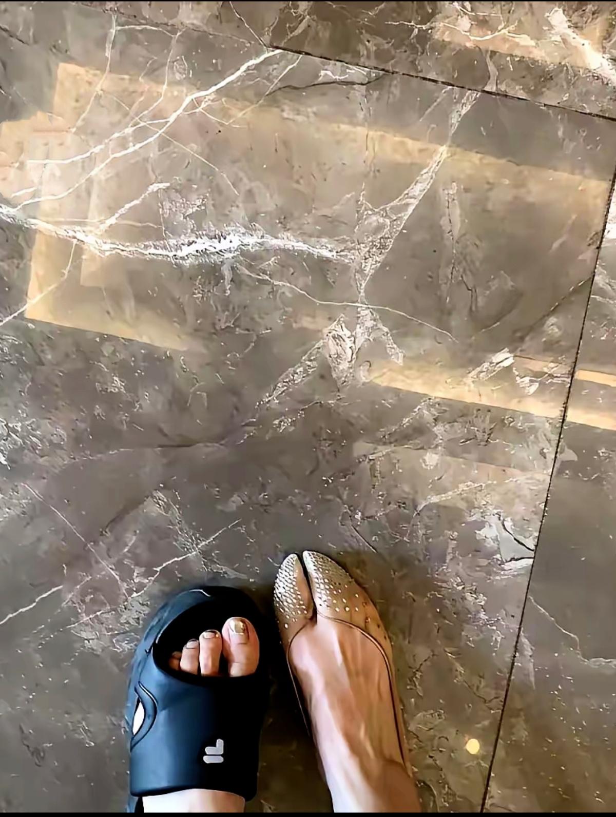 花1800买双“二趾鞋”被朋友笑土？上脚后我直接封神！
 
        一开