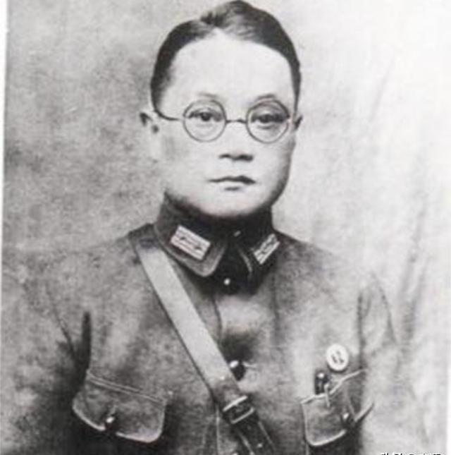 1949年，川军将领潘文华在起义前，发现枕边人七姨太是特务，随后潘文华既没惊动国