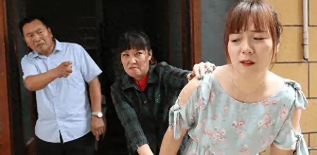 婆家6人被老公接来养，我也立马把父母接来，老公怒：你父母有房
“东升，你真的决定