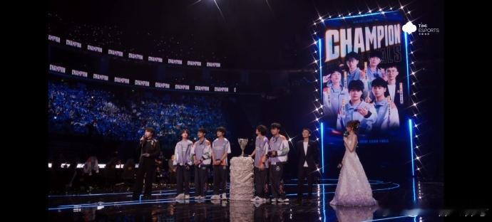 KSG金色雨能够看到这场金色雨是真的很不容易，KSG这些少年们追梦路上的艰难和默