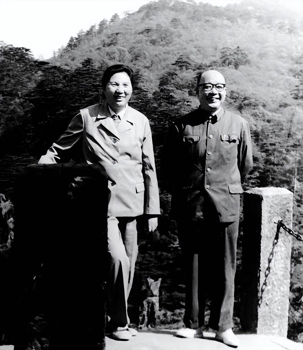 她是国民党少将之女，却成为八路军首位女参谋，建国后还任副总理

陈慕华1921年