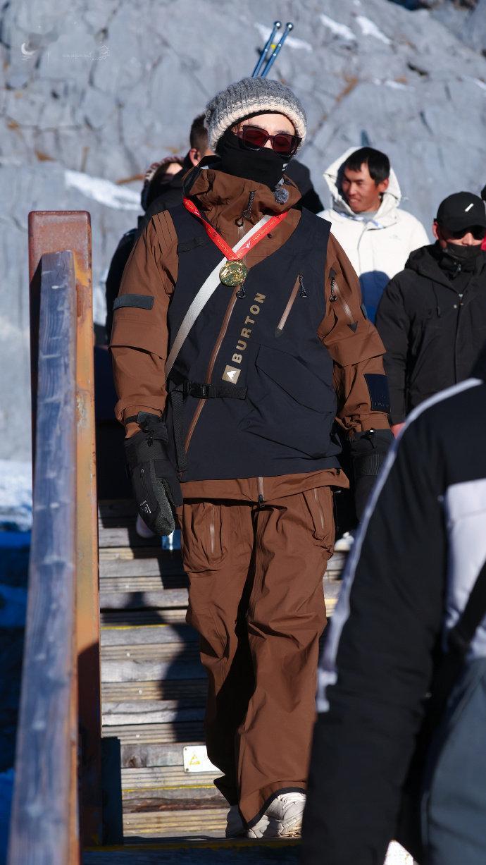 王铮亮王铮亮快乐老友记路透王铮亮的雪山挑战太酷了！新年第一天就用登顶迎接日出，下