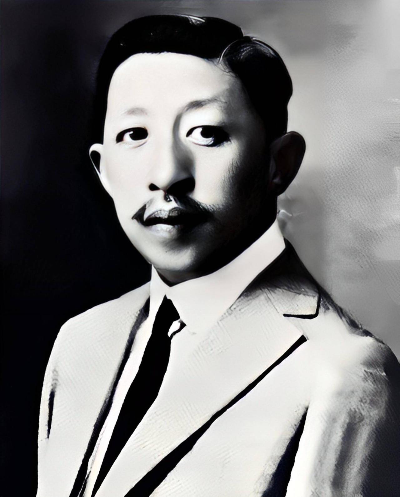 1924年夏天，黄埔军校刚开办不久，饭都吃不上，学生操场上练兵，肚子饿得咕咕叫，