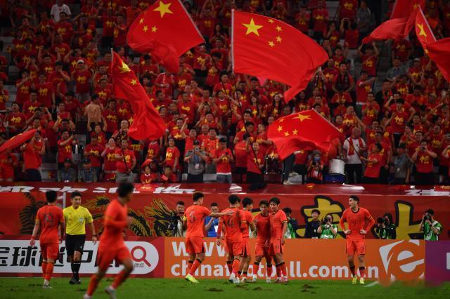 国足 中国足球[超话] 国足放弃11月集训 U系列国字号队伍吹响集结号中超联赛于