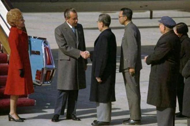 1972年，尼克松访华期间想游览长城，结果前一天晚上忽然遭遇大雪，周总理下死命令
