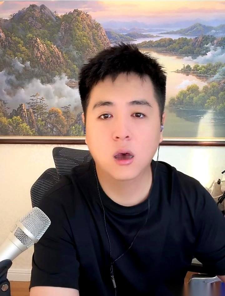 “我这只眼睛怎么老跳？是不是我哪个姐要来了？”直播间补光灯下，张伦巴一边揉着眼皮
