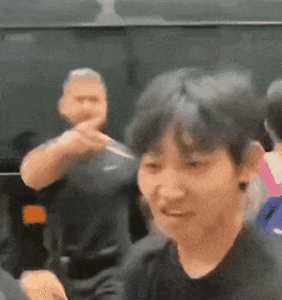 杨毅谈詹姆斯保镖辱骂中国球迷：没做错，那是人家的工作！詹姆斯感谢中国朋友 ​​​