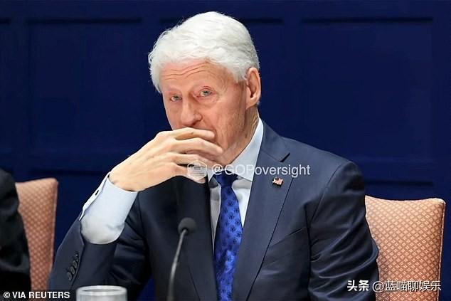 克林顿作证时被问及是否相信爱泼斯坦是自杀的？
前总统回应表示，“我不知道我不知道