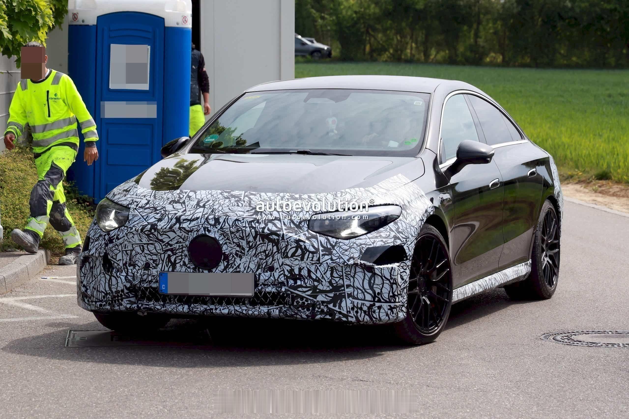 AMG CLA EV谍照，新车有望于2025年9月亮相。外观相比普通版CLA多了