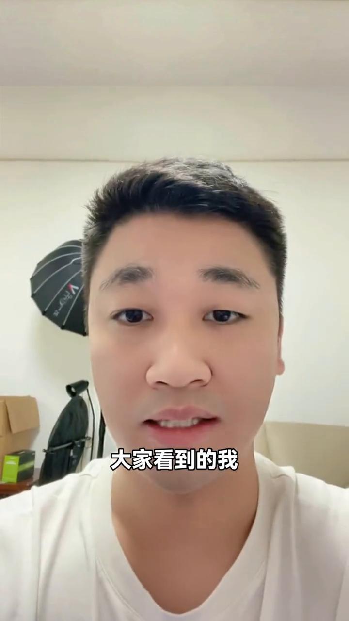 恐惧镜头。
害怕露脸，害怕面对镜头，只要对着镜头舌头打结。你是不是遇到这样的问题