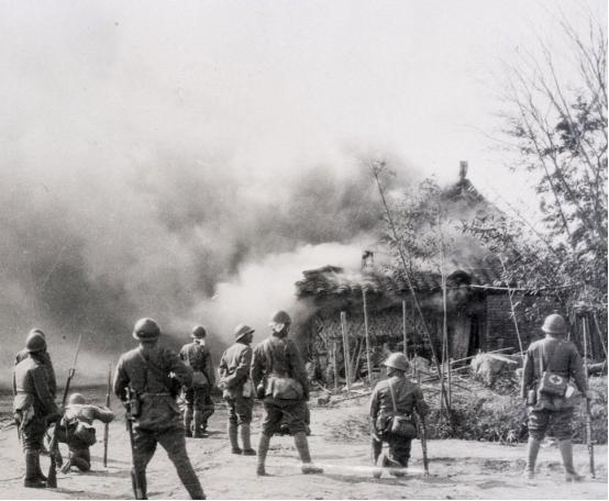 1940年，傅作义被日军打到只剩7000残兵，蒋介石都放弃了，他却反手偷袭五原，