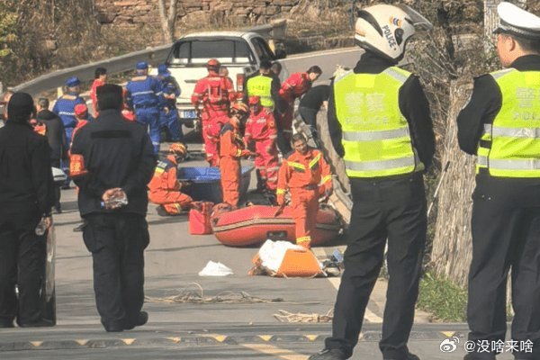 南太行啊 太难行了.掉水坑里了这是啊......搜狐新闻:【南太行徒步失联的33