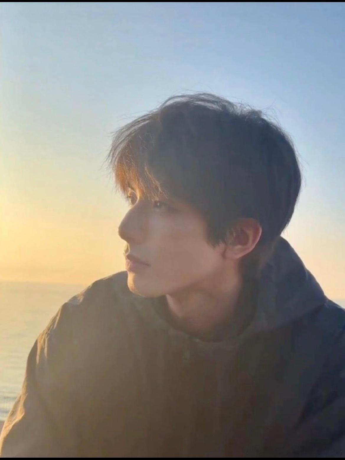 好的，这种事放朋友圈就行了，说出来我会嫉妒 