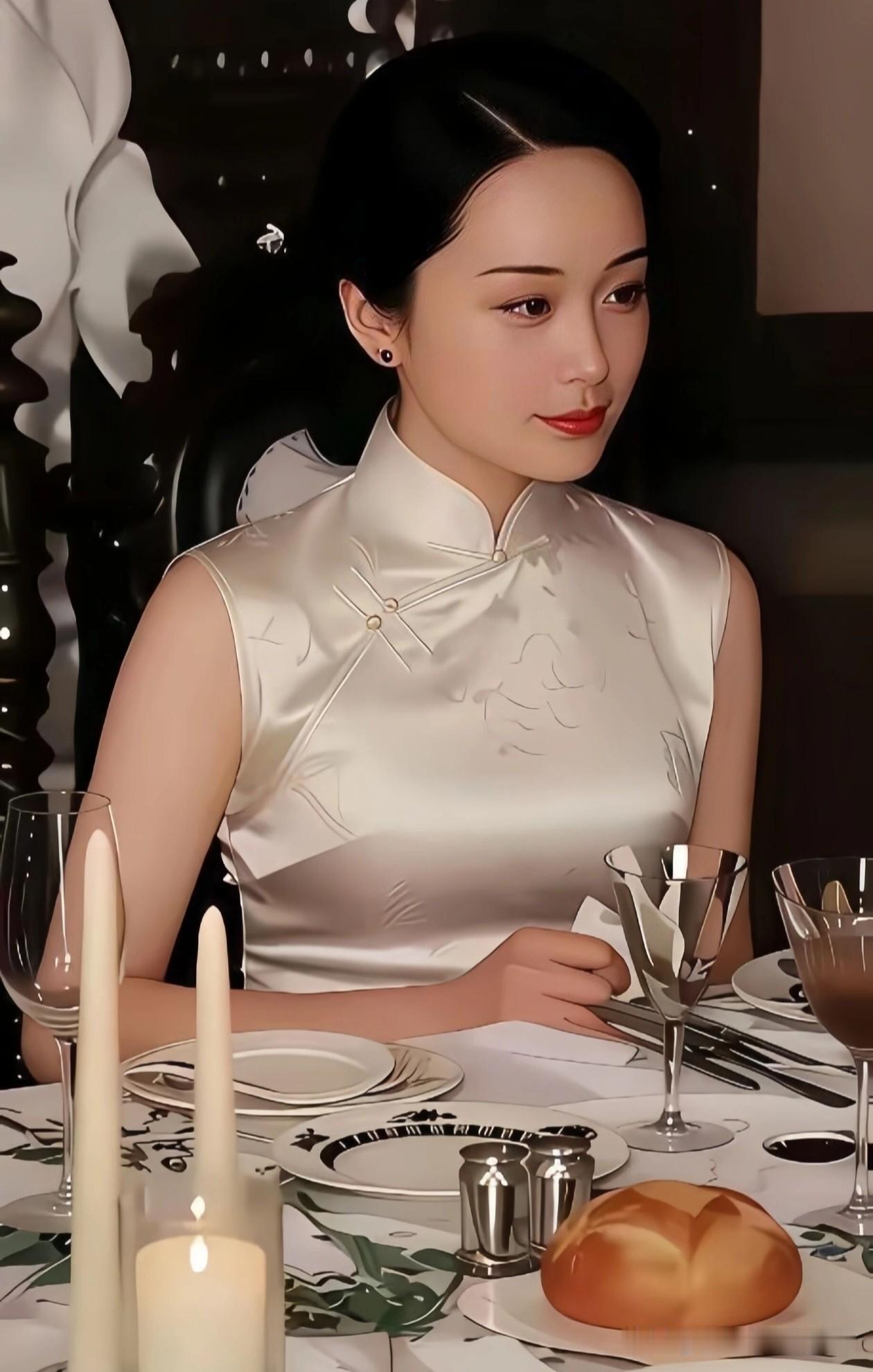 照片拍摄于1942年，
张乐怡漂亮、雍容、淡定集于一身，
难怪宋子文辜负初恋盛七