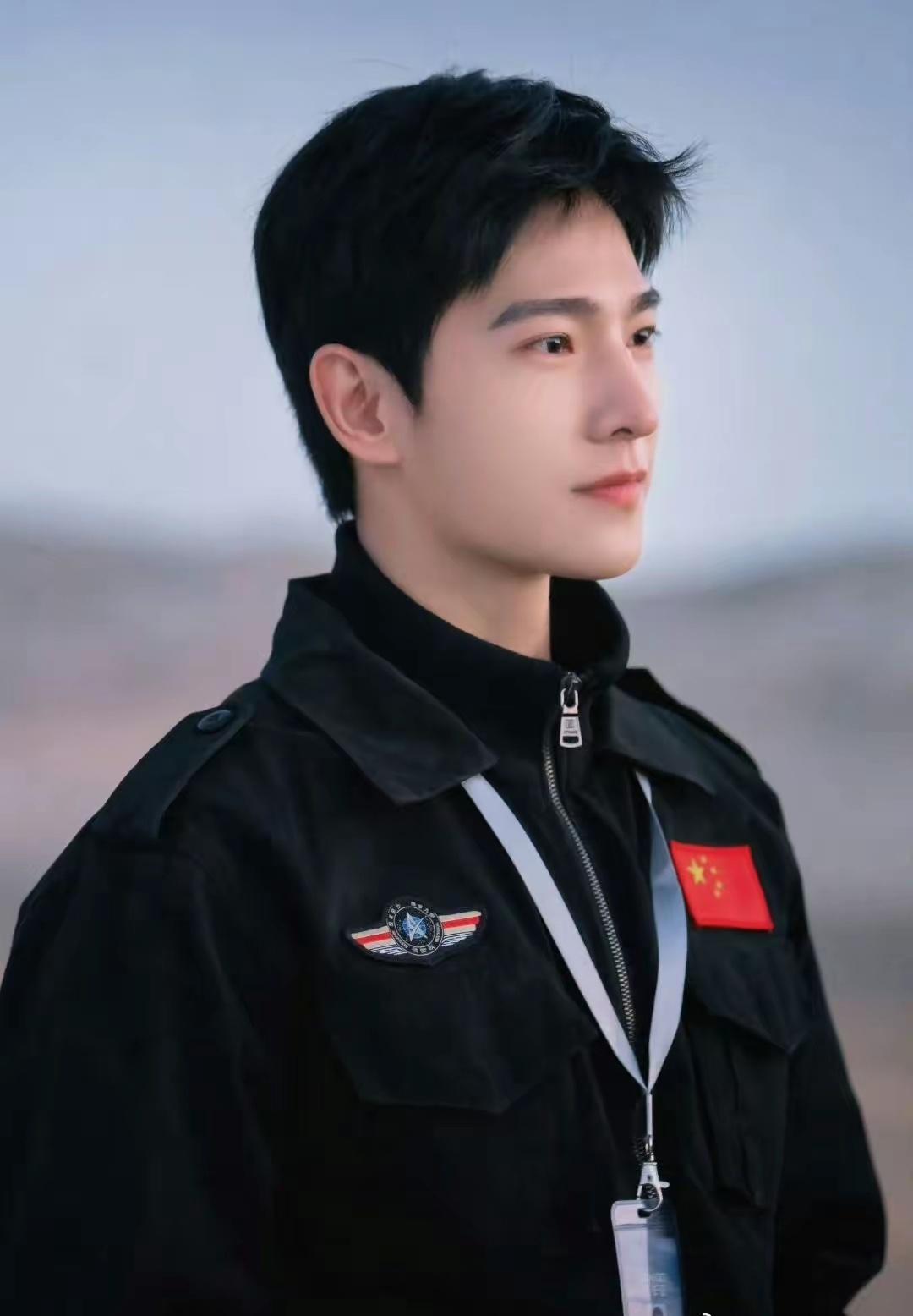 杨洋
心怀梦想，奔赴属于你的星辰大海！宇宙浩瀚，装得下梦想；征程漫长，向前的每一