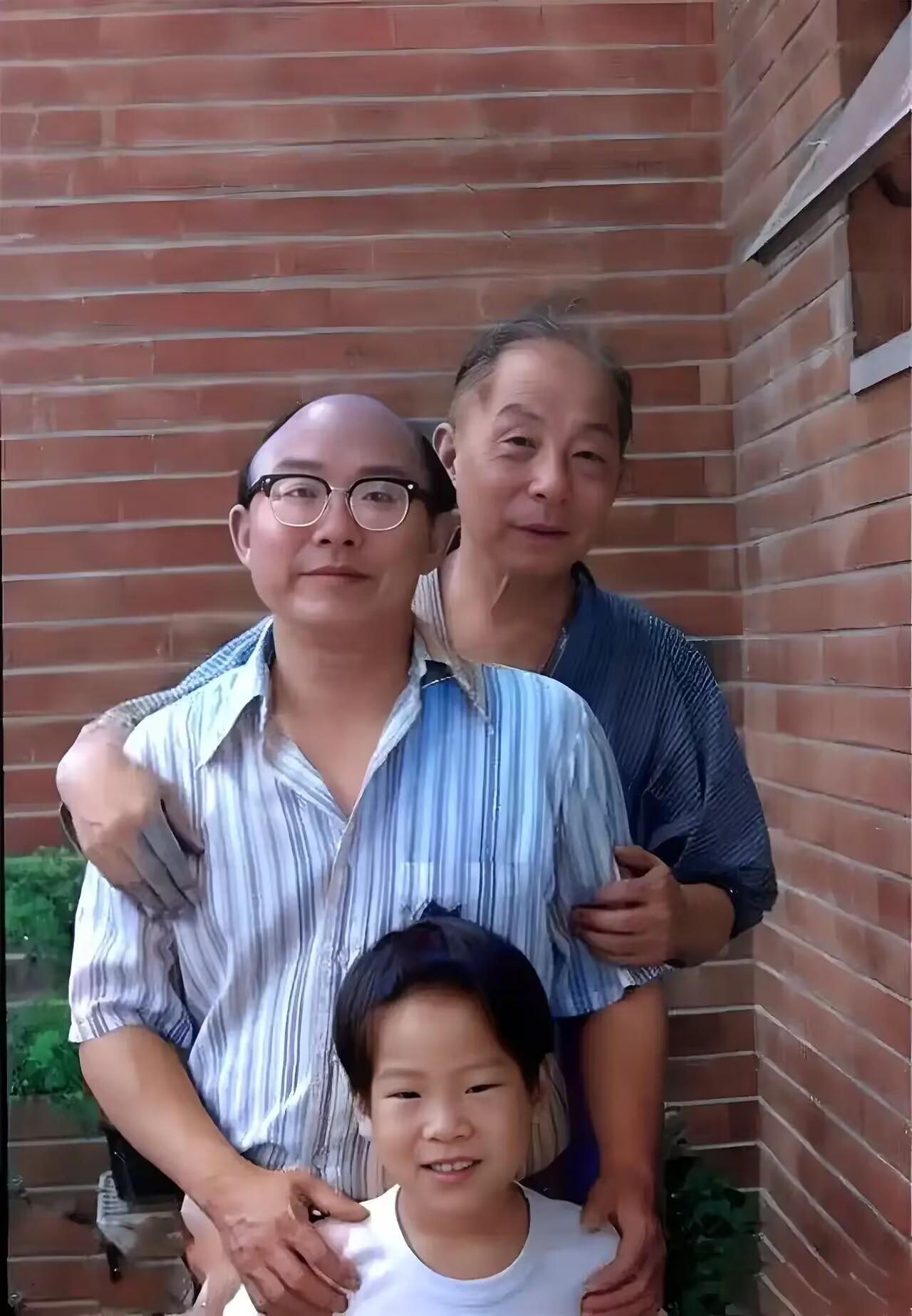 1975年，张闾琳专程带着儿子从美国远赴台湾探望被幽禁多年的老父张学良，这次难得