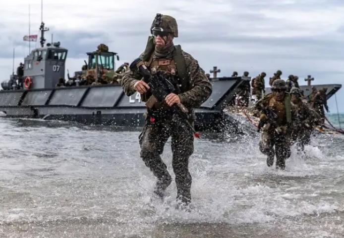 别被美国骗了！
5000美军去中东，真实目的或显现！
 
这次调动的不是普通美军