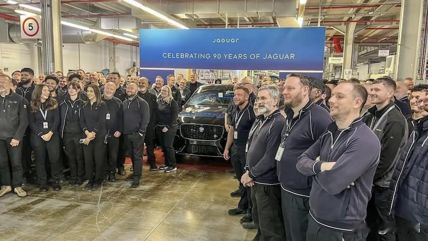 英国品牌Jaguar（捷豹），在12 月19 日下线最后一辆F-Pace，正式宣