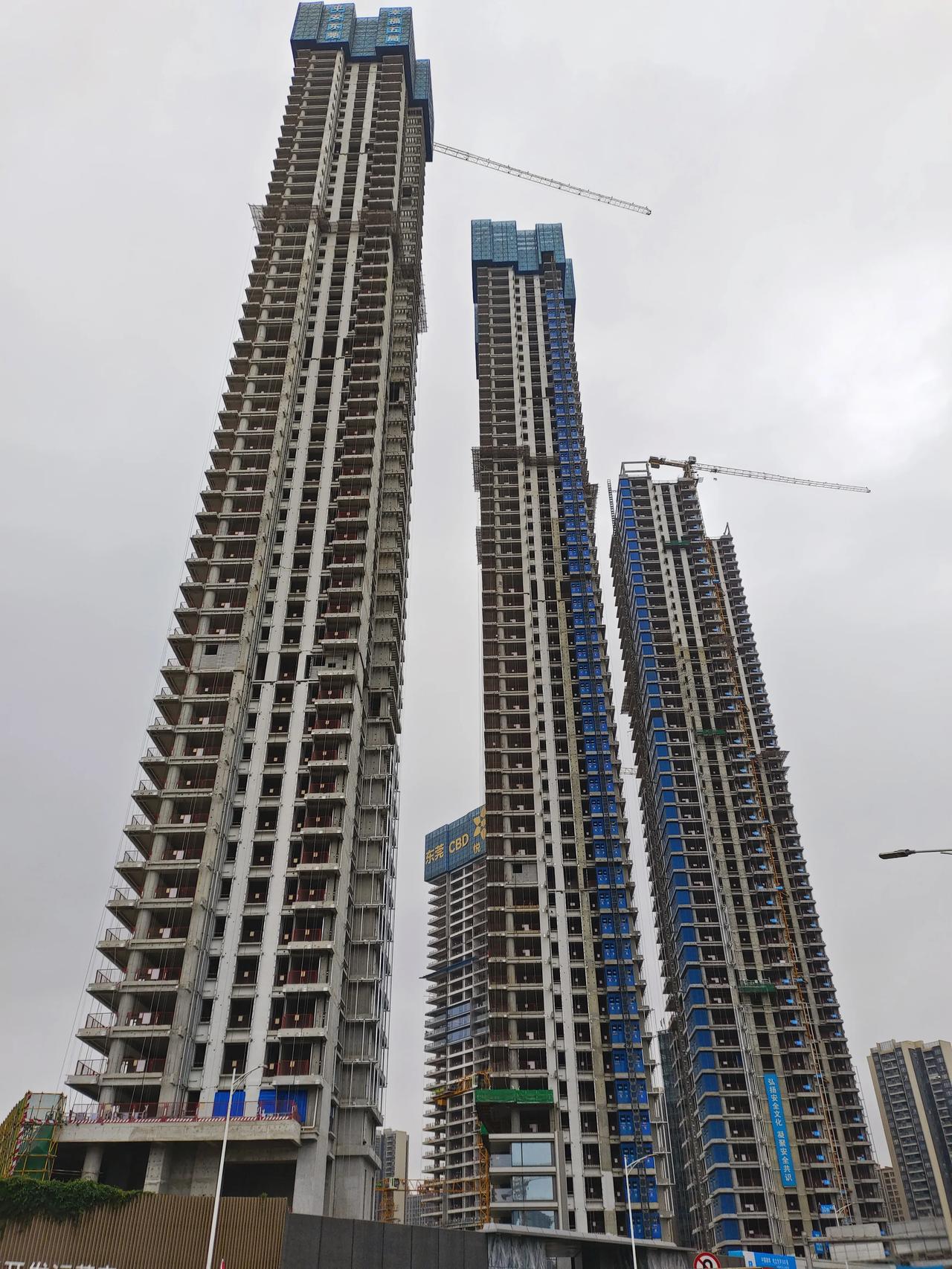 东莞250米地标豪宅悦府。