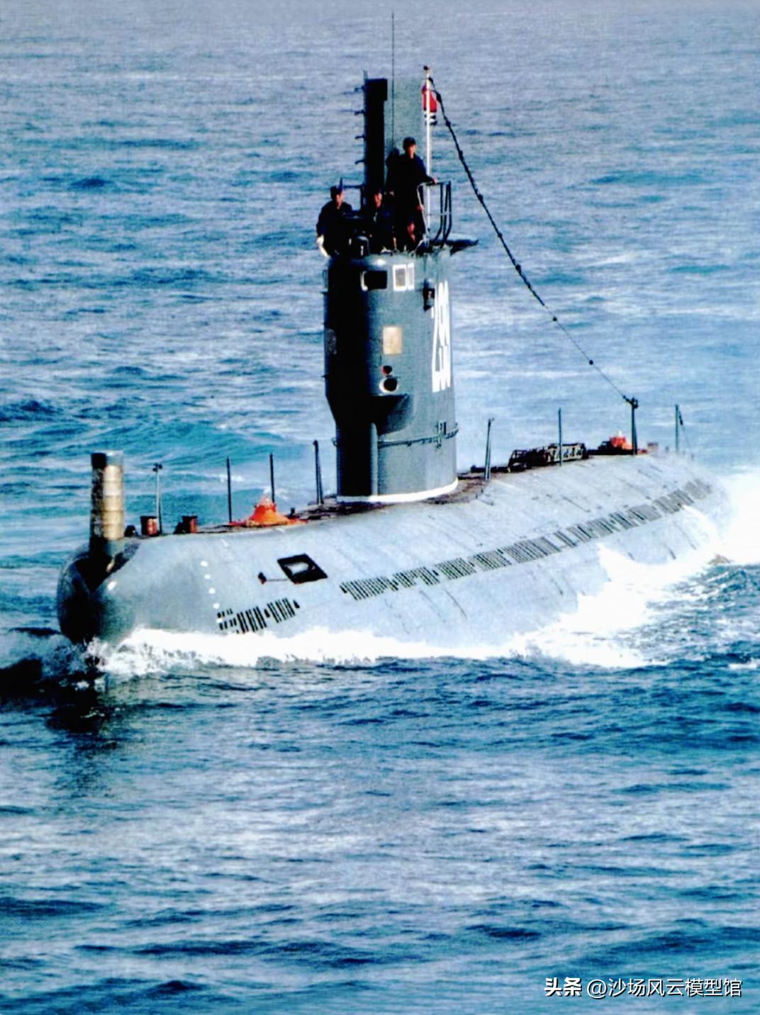 有没有老铁是看着这型潜艇长大的？033型潜艇是我们基于前苏联R级潜艇仿制的常规潜