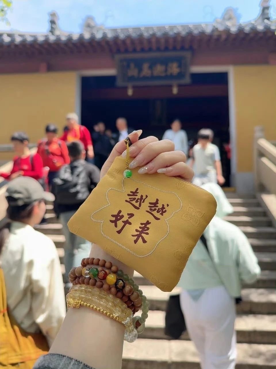 𝐬𝐡𝐚𝐫𝐢𝐧𝐠我做过最蠢的事，就是花几百块钱 去占卜我和他能不能在