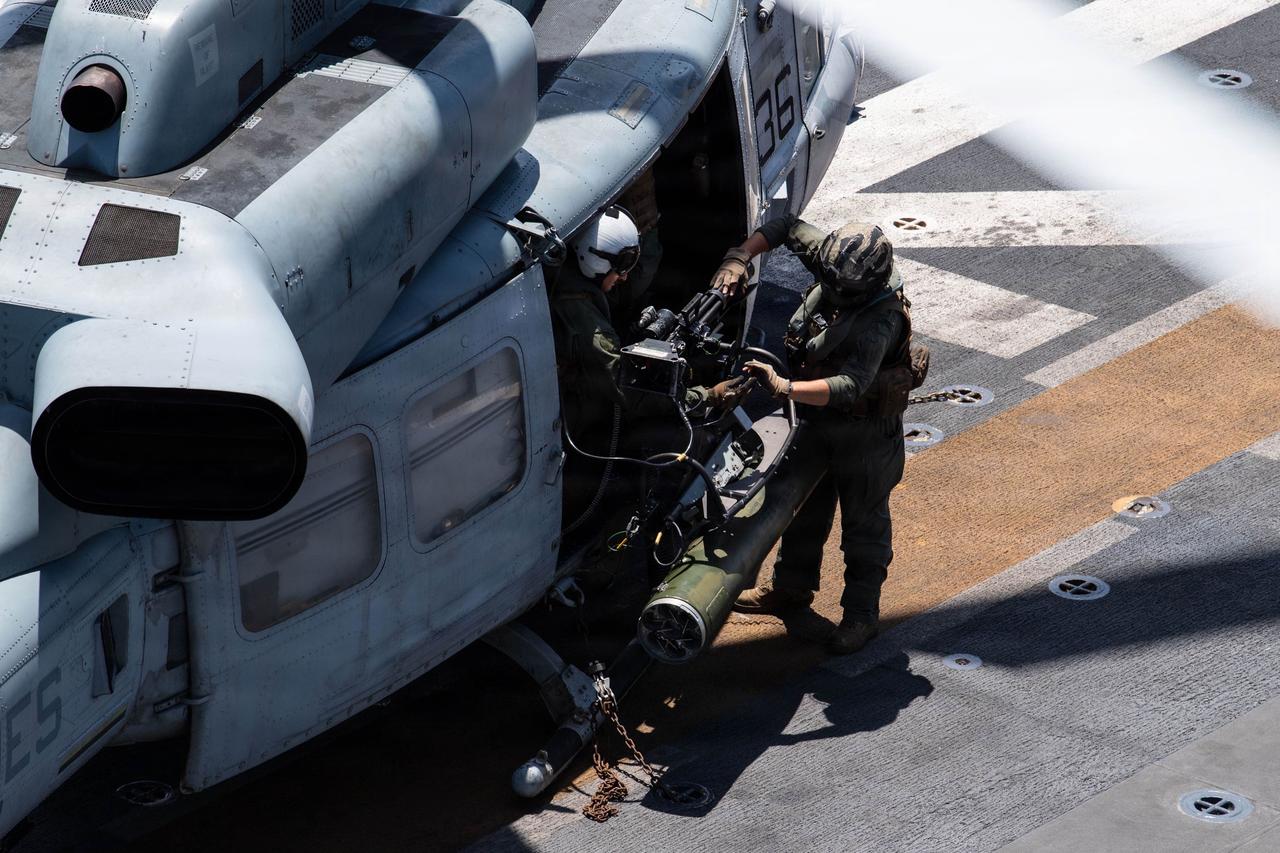 海兵队航空兵（LHD-4 拳师号）