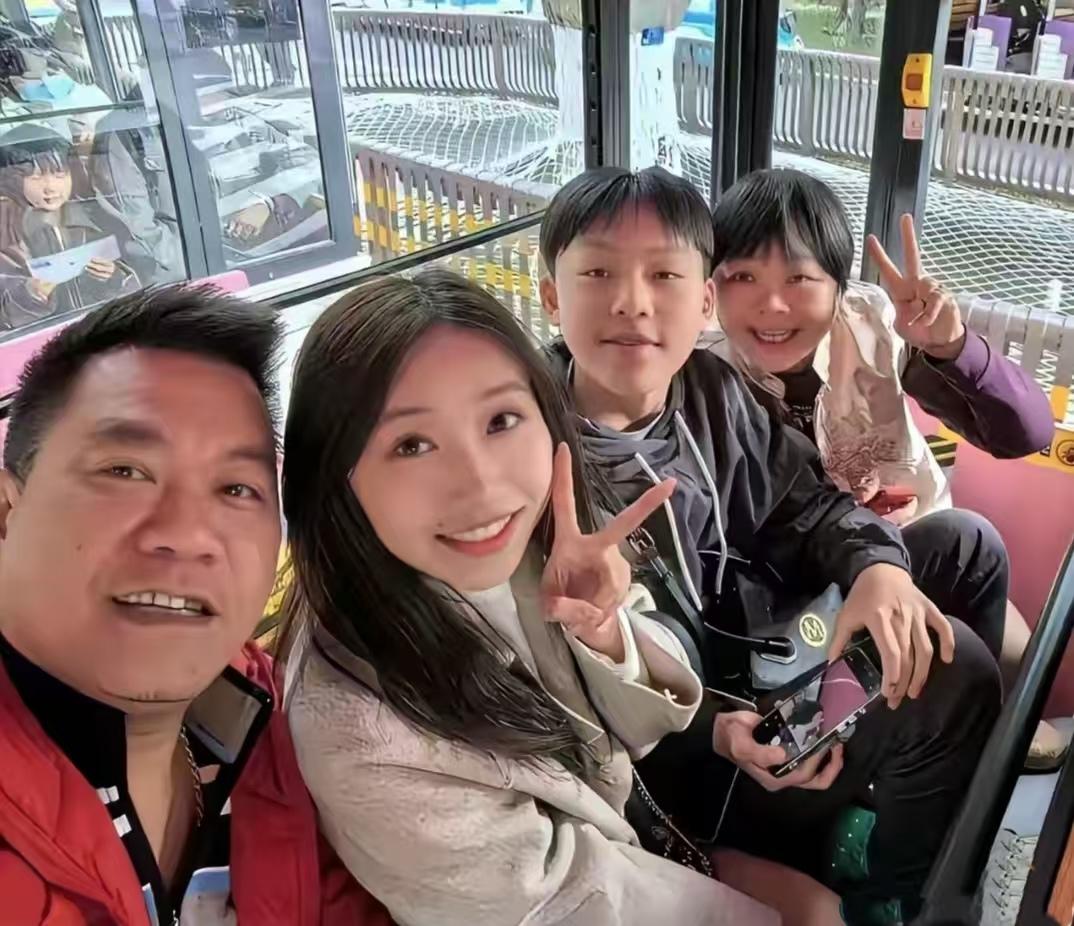 被拐18年的叶锐聪终于回家了，这消息够让人掉眼泪的。

他妈妈这些年睡过地下室旅