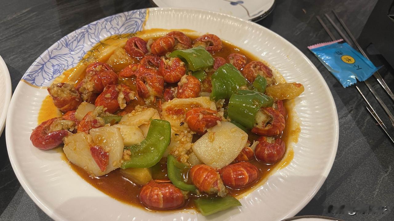 咸阳北平街的夜市，还能吃吗？
最近去了趟咸阳，在北平街随机找了一家夜市，夜市随机