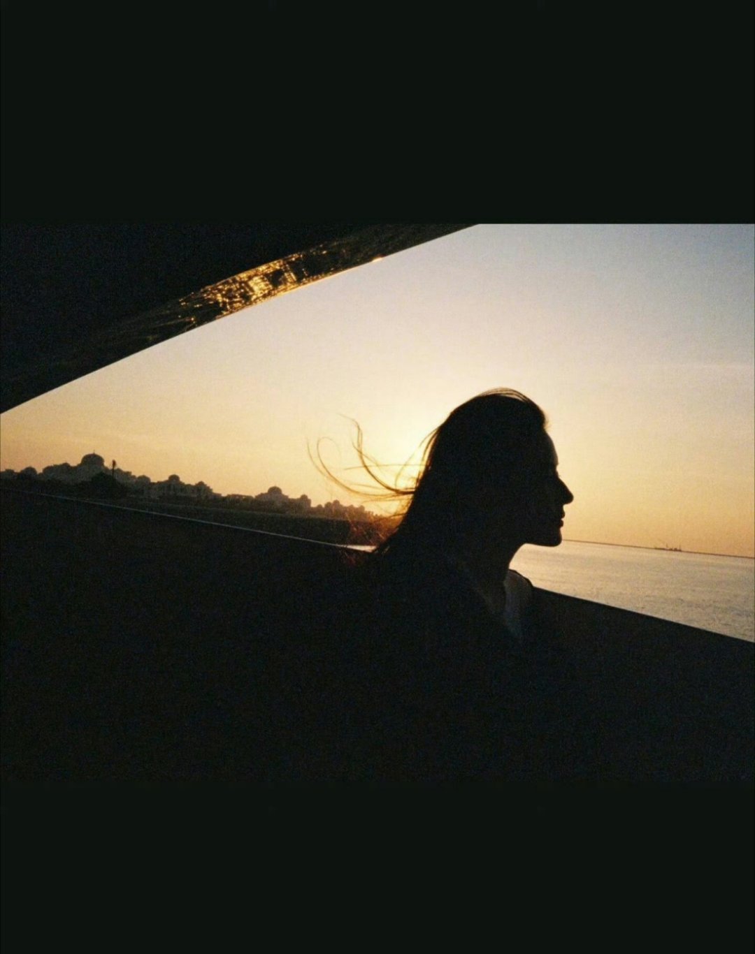 刘亦菲 雕塑般侧脸 随便一拍就是大片既视感～这优越的骨相羡慕不来 