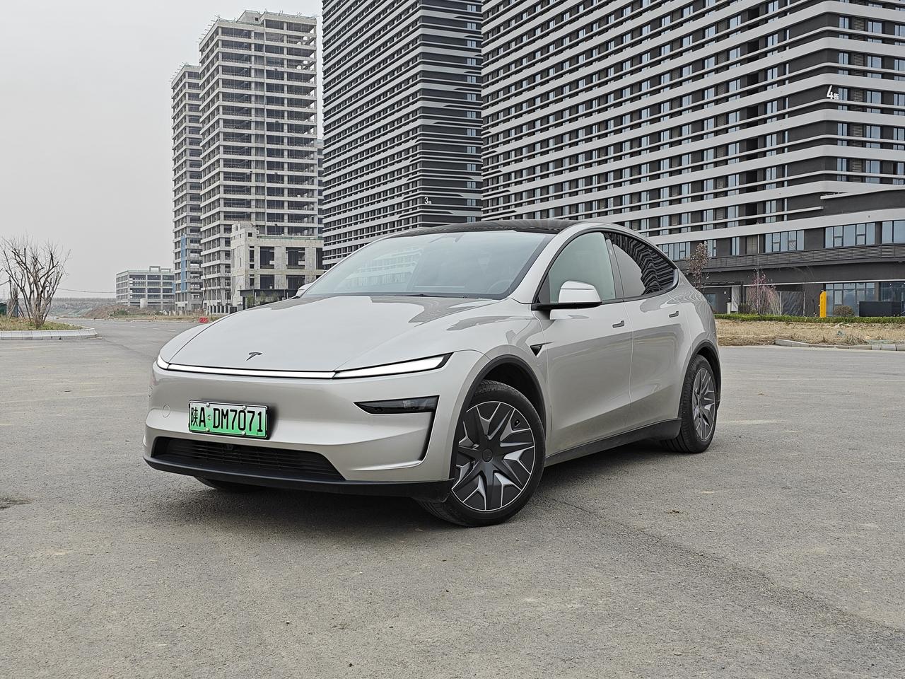 一直不太了解Model YL用户群体是哪一类，接近34万的售价，其实6座车可选范