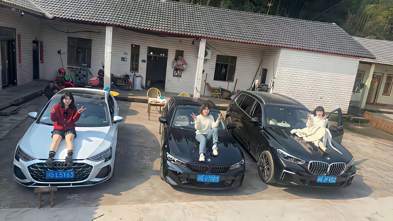 农村的三姐妹，如今衣锦还乡。以她们开的车的档次以及穿着颜值等来看，你们觉得哪位最
