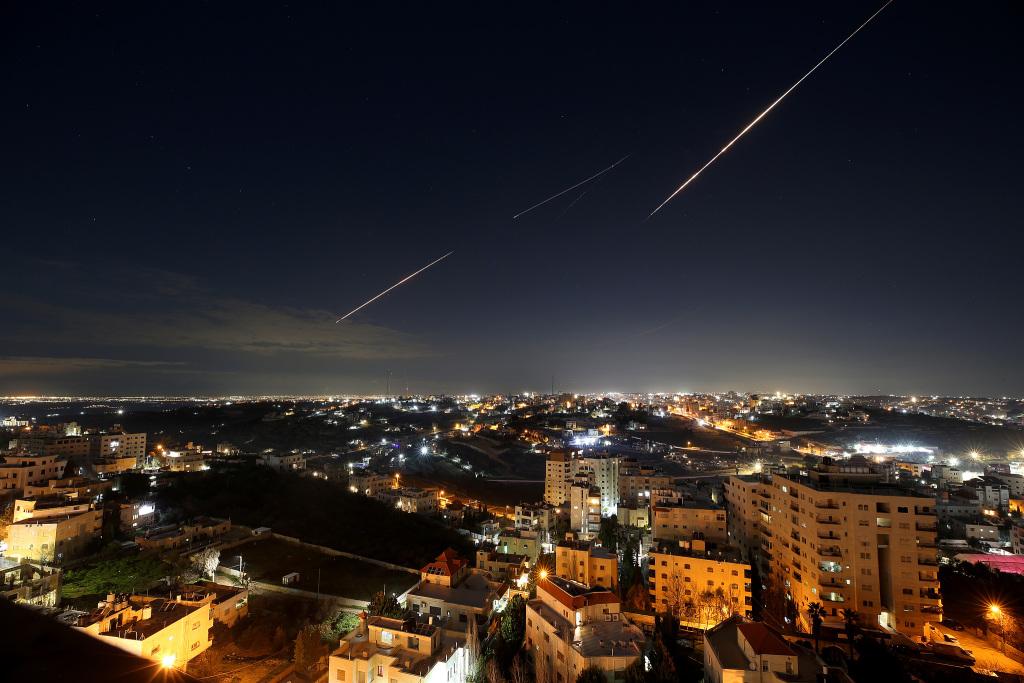 伊朗对美国及其盟友“打开天窗，说亮话”。鉴于对方虚伪的伎俩导致外交谈判几乎失效，