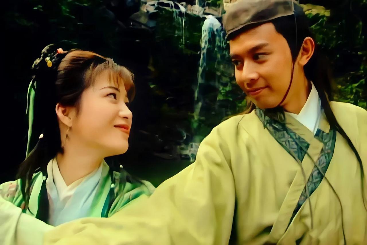 往事云烟过，一笑泯恩仇，师妹成人妻，绿帽心中留！小师妹岳灵珊是令狐冲心中永远的痛