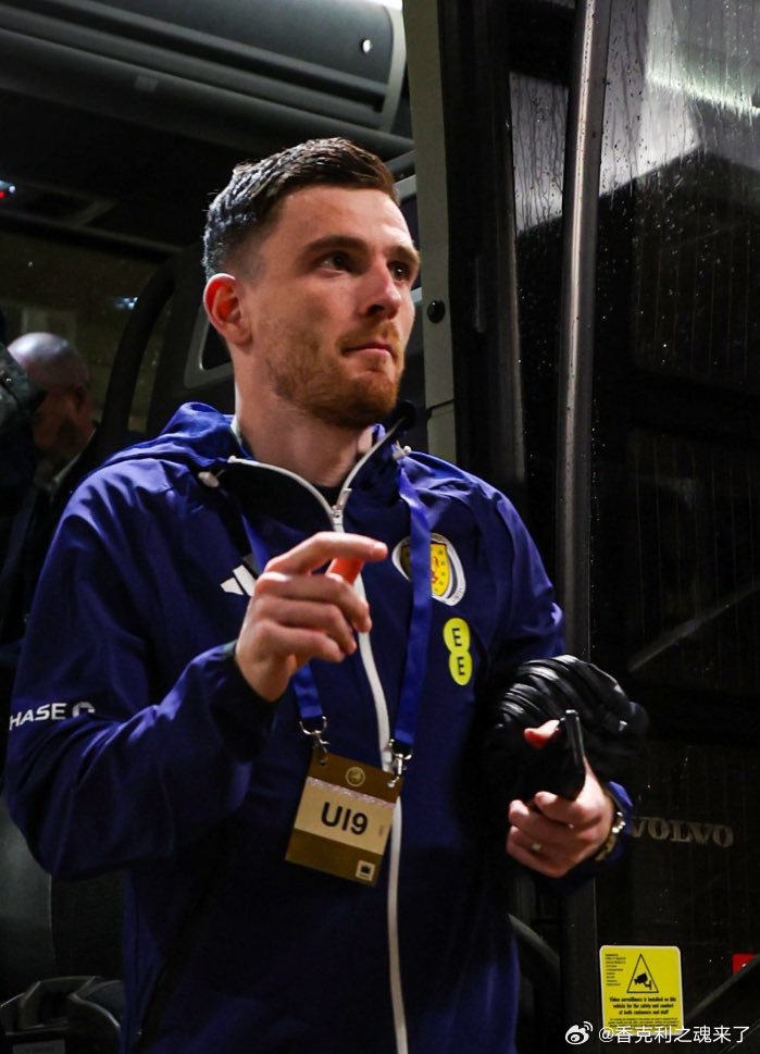 罗伯逊快追上达格利什记录了在对阵日本队的比赛中出场后……罗伯逊完成了他在苏格兰国