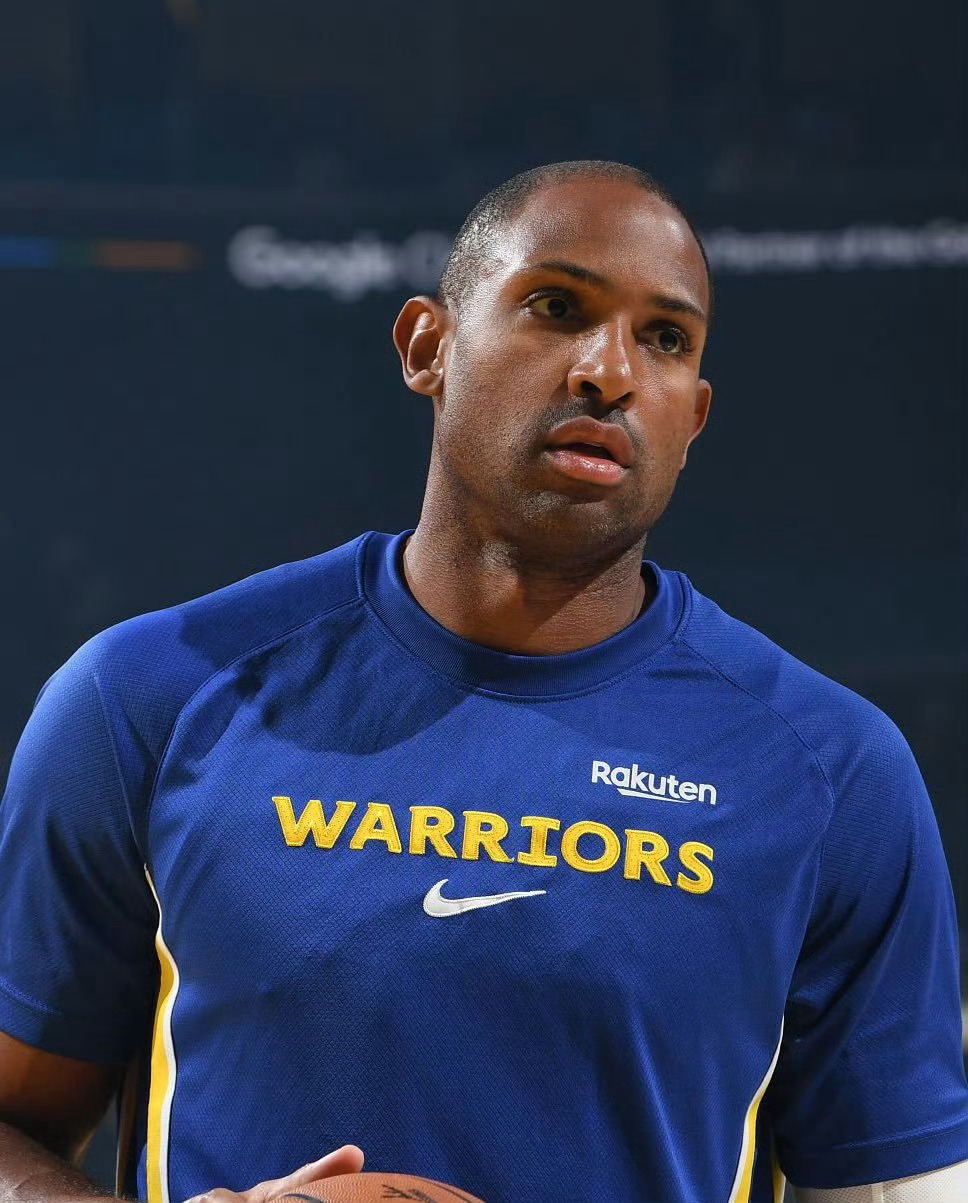 再问问这个问题 真的还继续让霍福德多休少打嘛 他在勇士这六场比赛场均4.5分 三