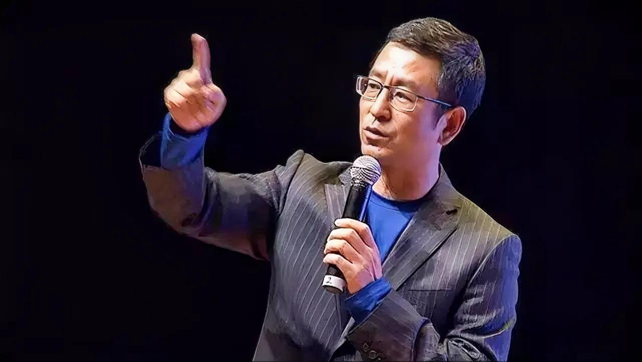 白岩松说过：

一个人有没有文化，
并非看他的学历有多高。

有学历的人，
不一