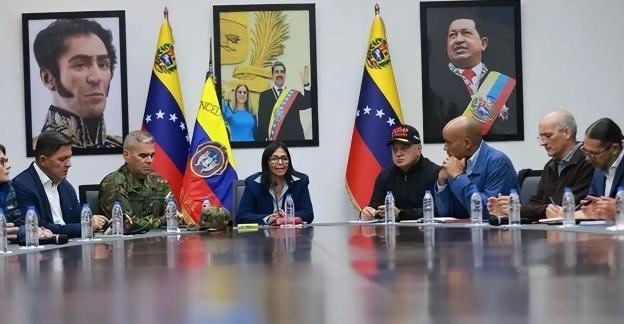 美国彻底看不懂了。它派人把委内瑞拉总统马杜罗抓了，专机押走。结果，中国没动手。它