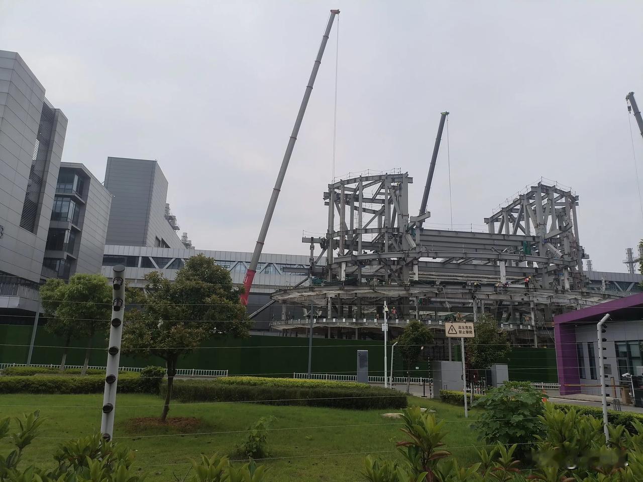 全球第三大闪存龙头，正在扩建中，目前在中国最大的存储芯片公司，因为在IPO期间，