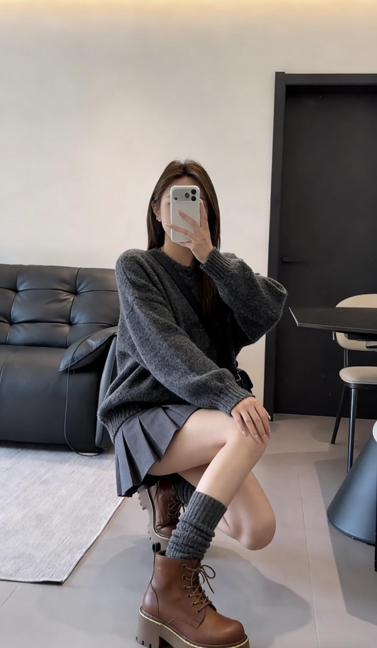 今日穿搭(OOTD) 

今日穿搭推荐：韩系休闲甜酷风，整体以深灰色为主调，搭配