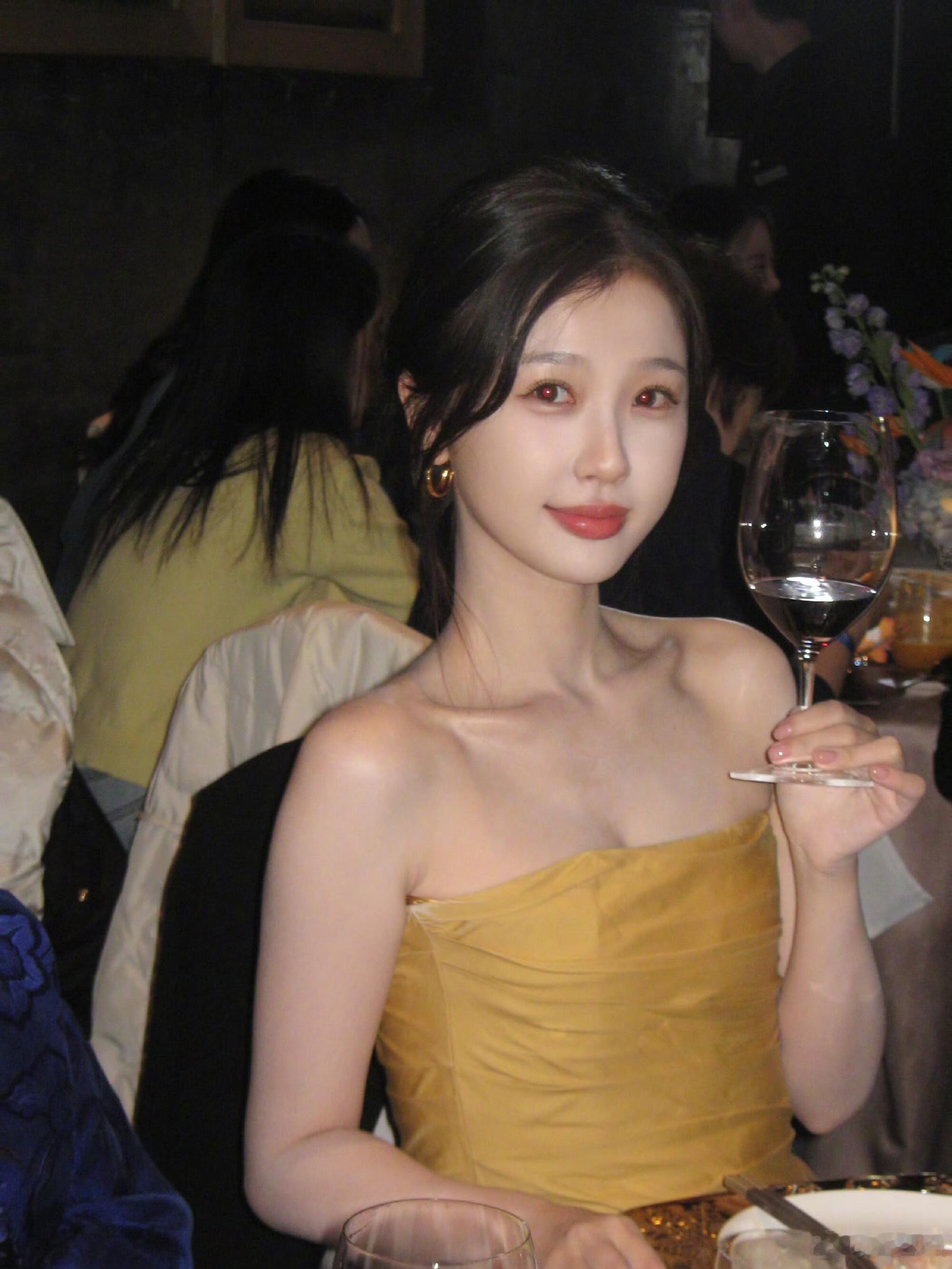 永夜星河[超话]  星宝放饭  永夜星河庆功宴，虞书欣祝绪丹美到发光，丁禹兮这状