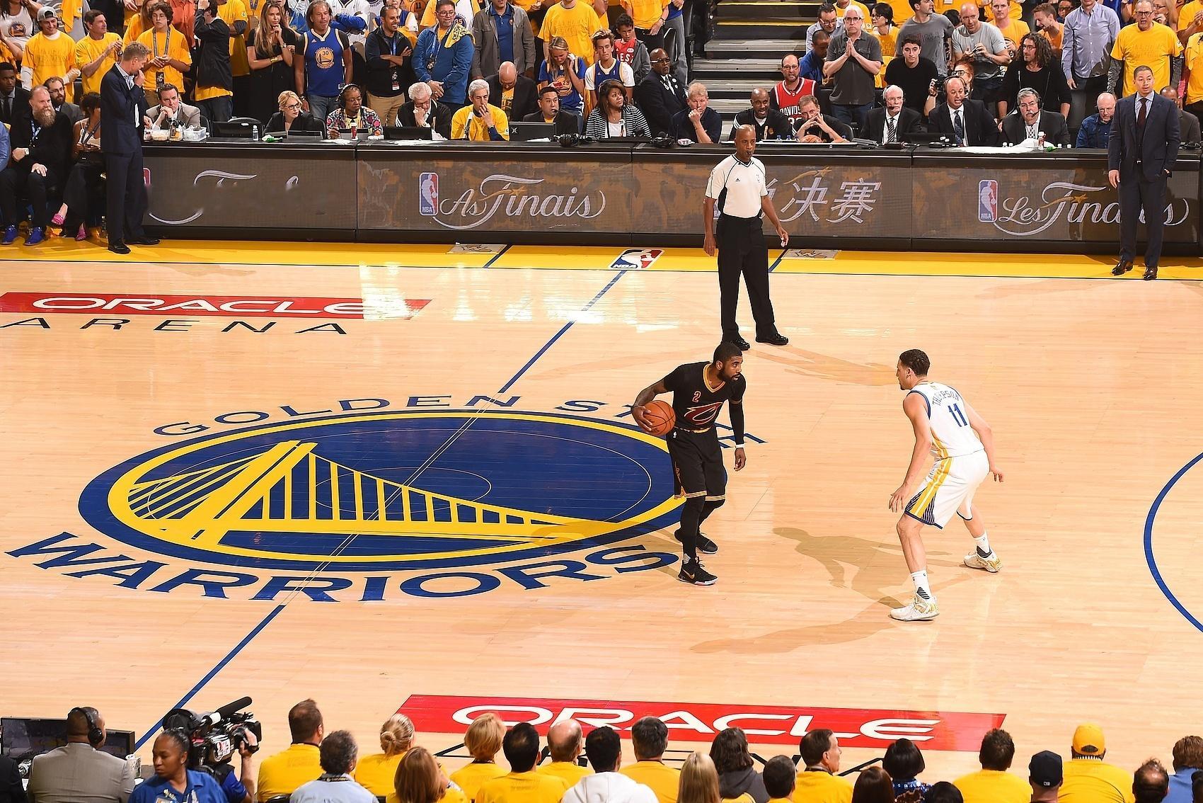 骑士欧文nba 忆往昔峥嵘岁月[照相机]那时候谁能想到这两人后来能成为队友呢[d