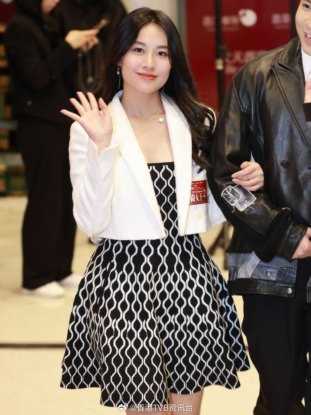 星岛：“翻版梁小冰”突宣布离巢TVB 效力仅3年半获力捧演12部剧：会继续努力追