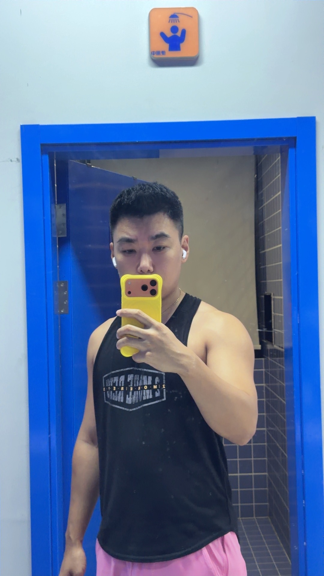 恢复训练第一天，毫无力气。最近作息实在紊乱，不敢上重量。咪咕已经开啦！速速来！！