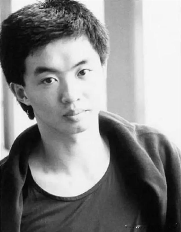金星做男人的时候不是挺帅的，还娶了个漂亮老婆，真想不通他为什么要变性。

199