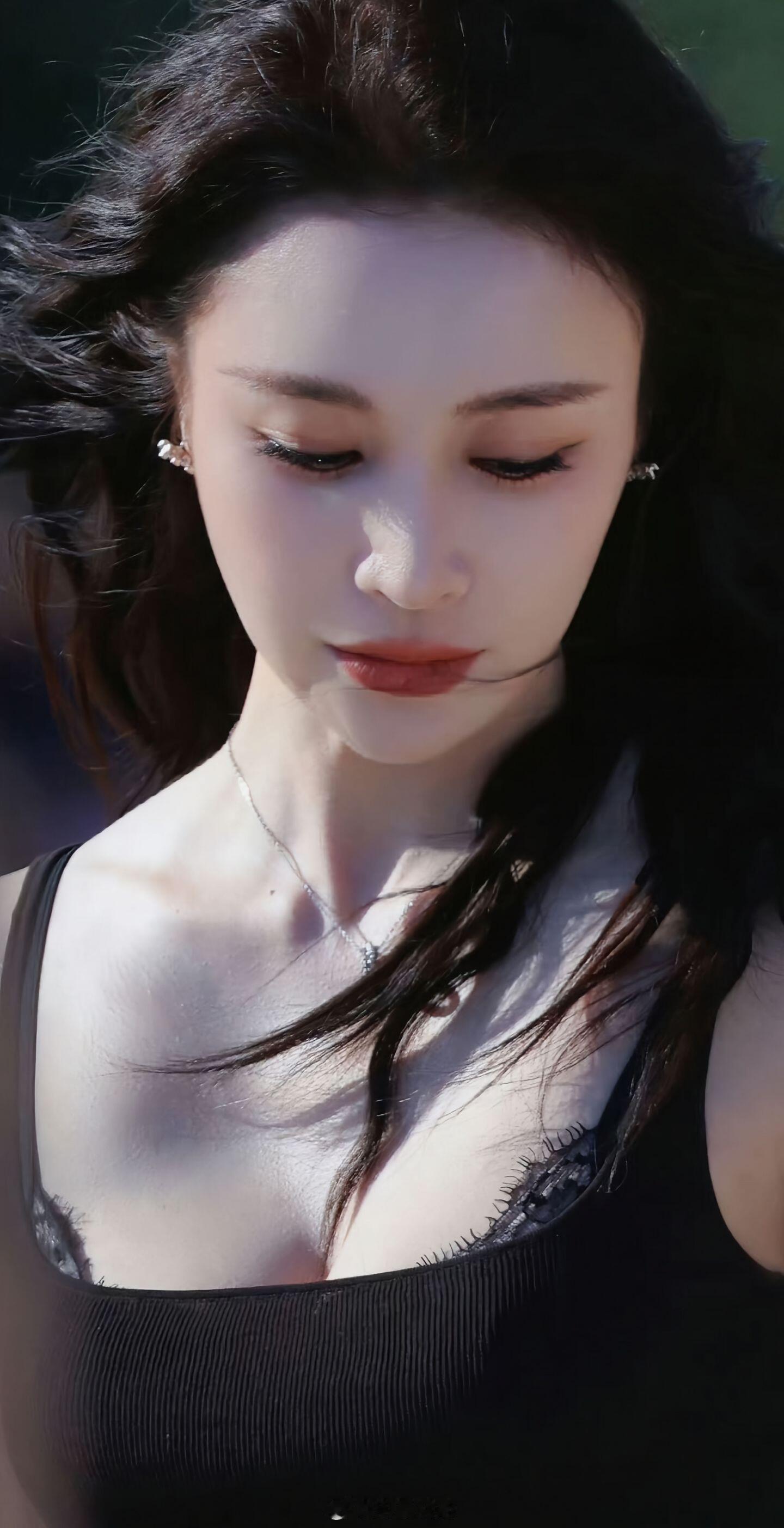隆妮（高启兰）蕾丝吊带生图 