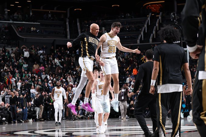 大家晚安~ 明天还有比赛哟波士顿凯尔特人 ｜DifferentHere