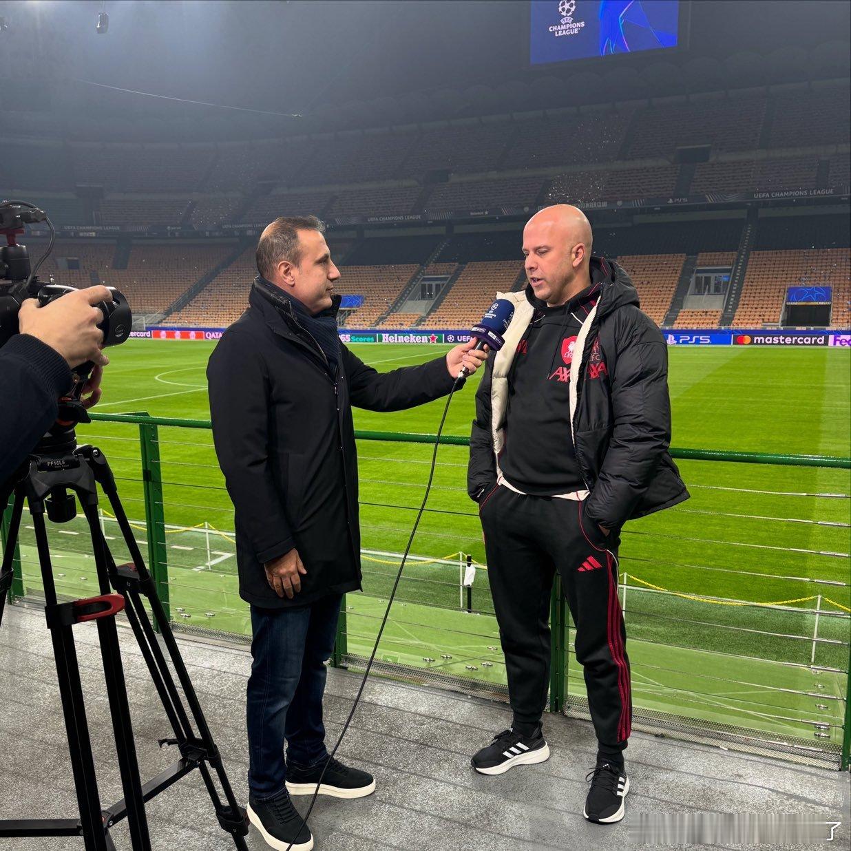 斯洛特澄清，萨拉赫的落选决定是纪律性处罚，因其近期发表了不当言论 同时他强调，当