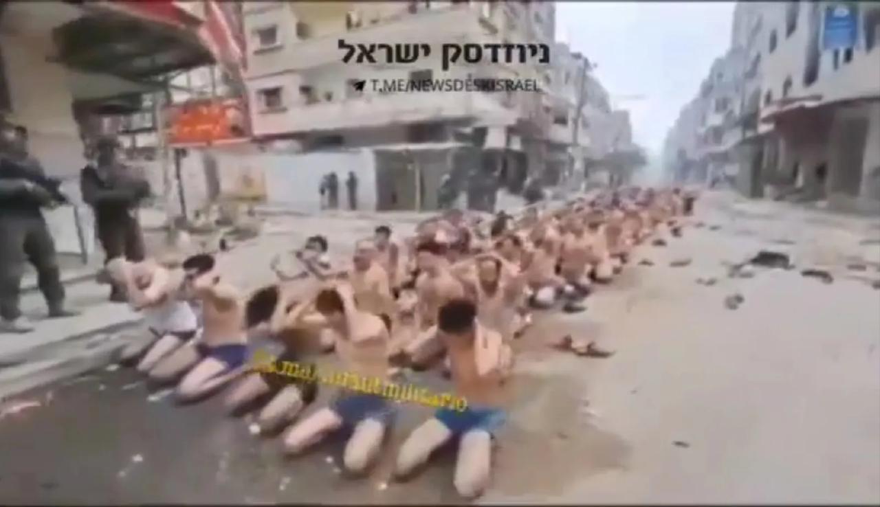 犹太军队在加沙地带又抓了一批阿拉伯老百姓，并且剥了他们的衣服。随后犹太军队士兵质