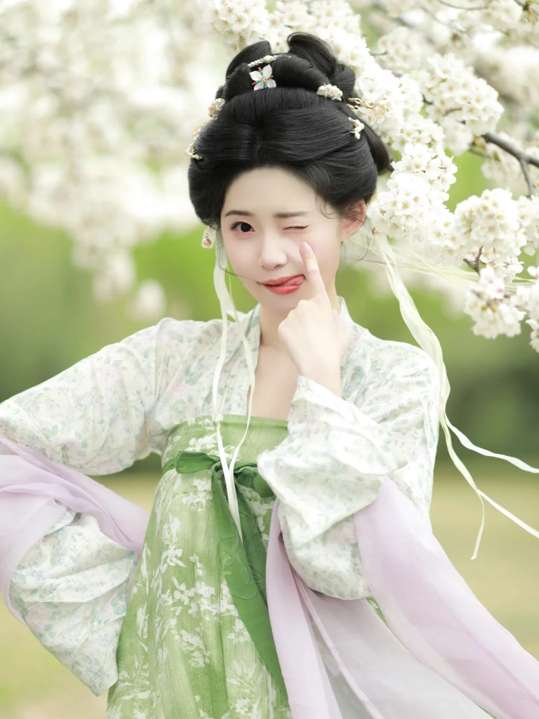 🌸这樱花有什么好看的…看我呀！