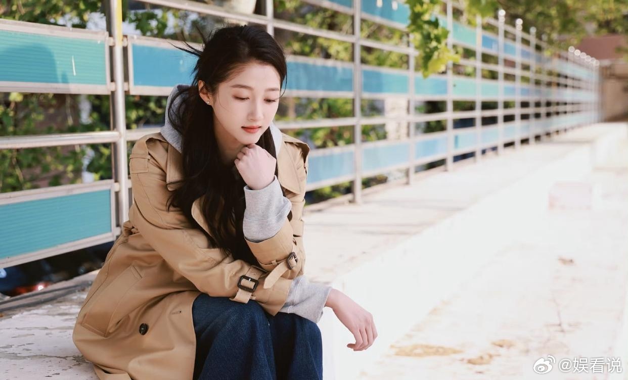 1.杨超越好不容易拿到陈思成新电影的女主，结果电影票房扑街，她翻身有点失败。2.